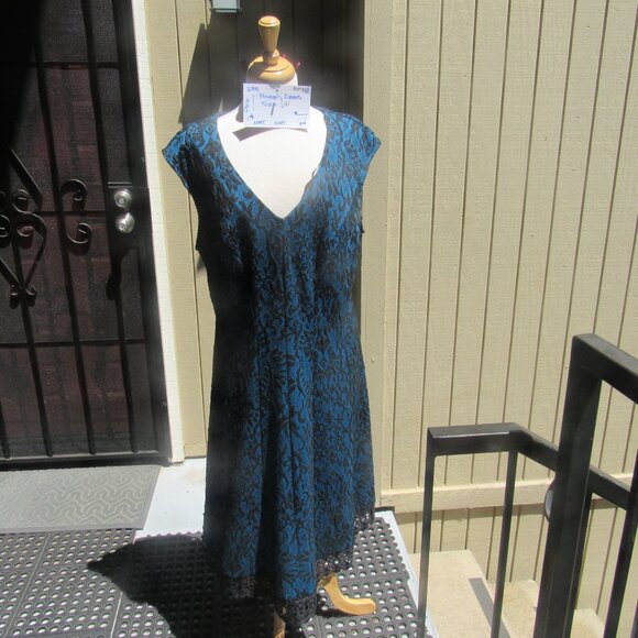 #288  WOMEN'S SHIFT DRESS BY AVENUE  (SIZE 16W) - Picture 1 of 3